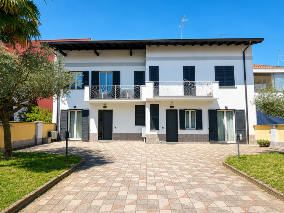 Casa indipendente bifamiliare in vendita a Novara, Sant'Agabio – foto 1