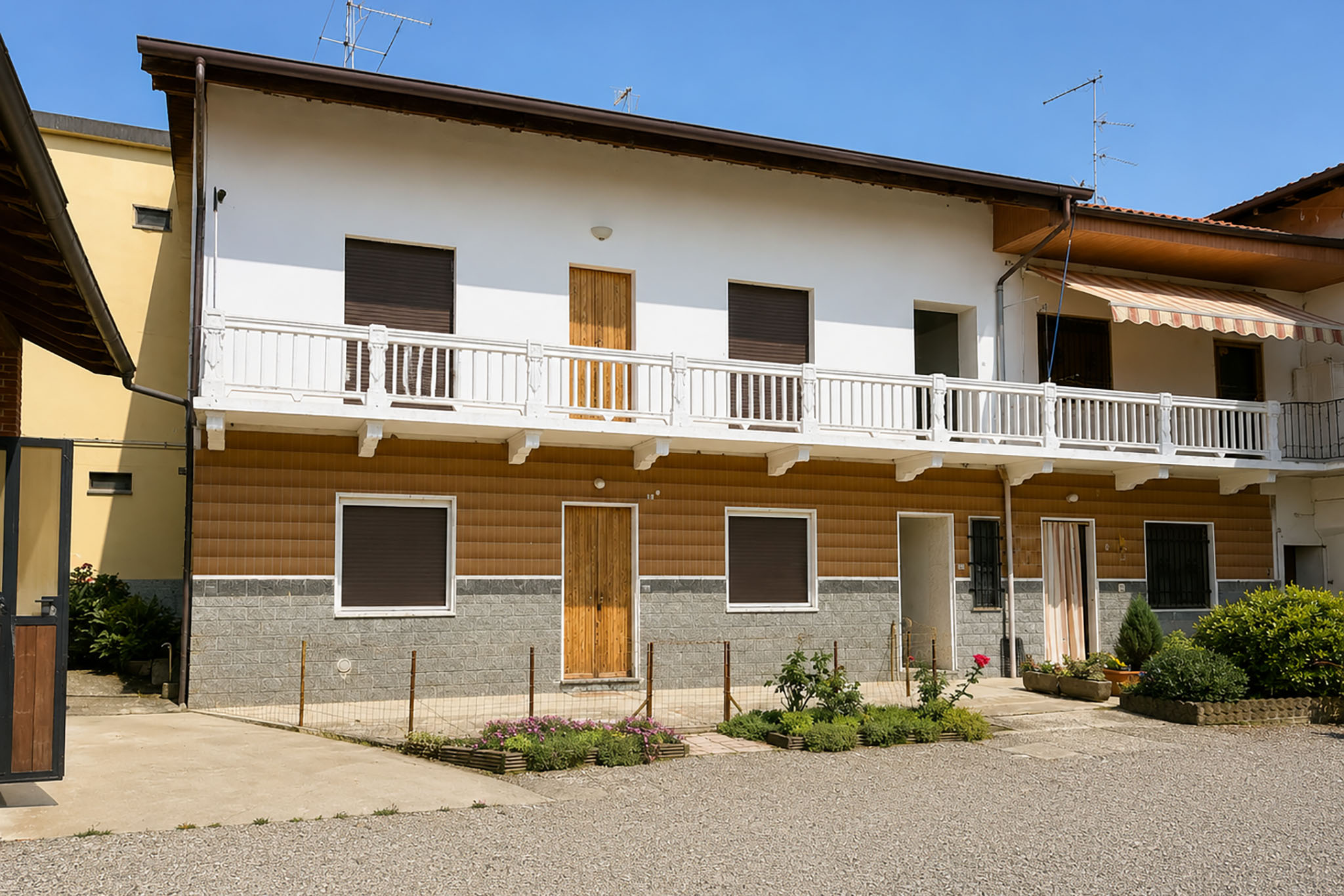 Appartamenti indipendenti con box e aree verdi in vendita a Momo – foto 1