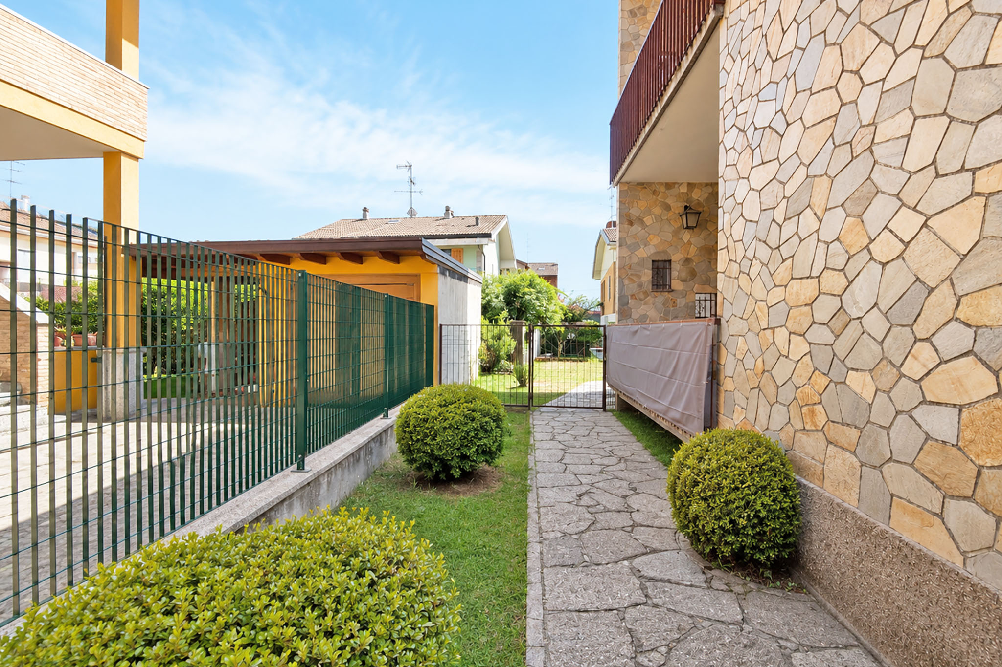 v0997-31-giard-02-copia Villa bifamiliare con giardino in vendita a Novara, Veveri – foto 31