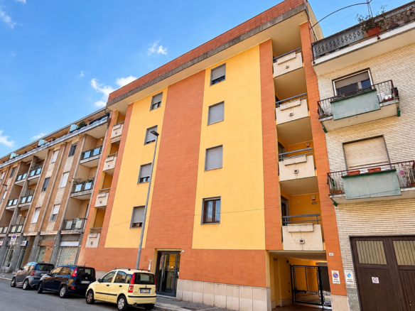 Ampio due locali con box auto in vendita a Novara, Sant'Antonio – foto 1